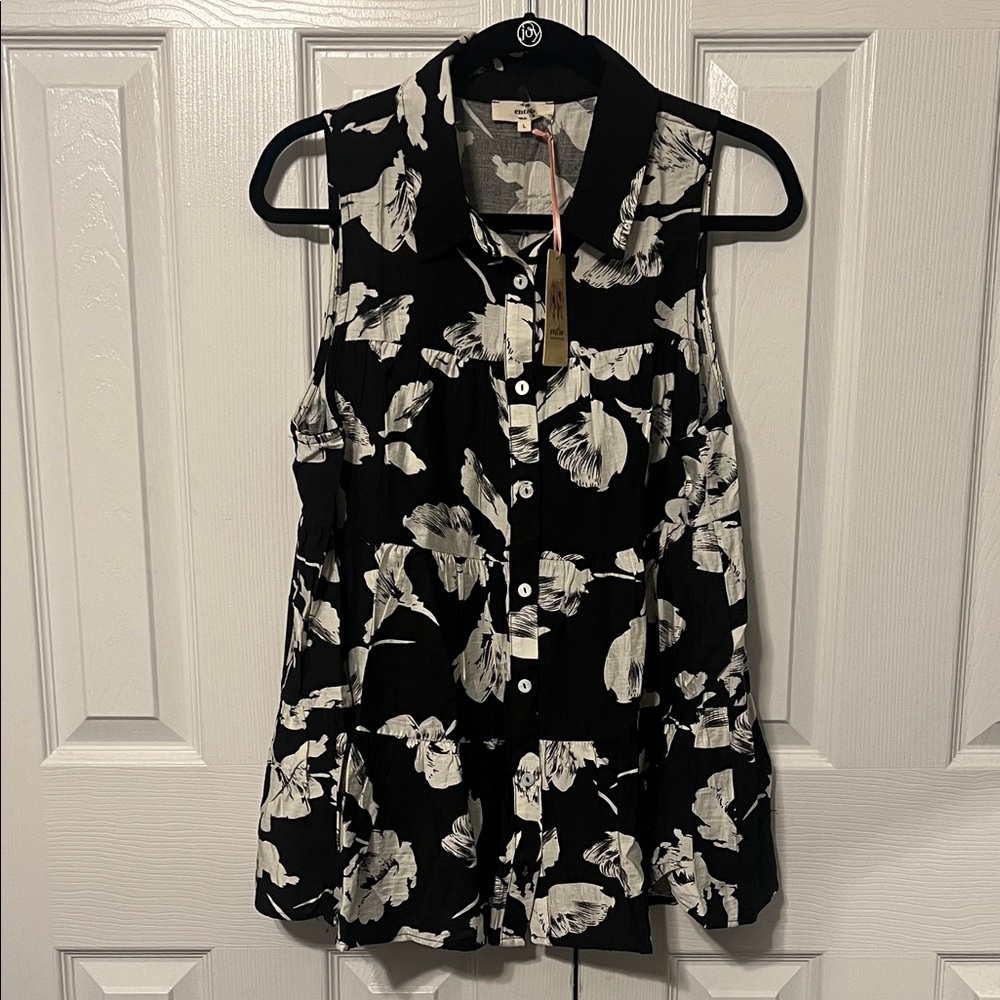 NWT Entro Black and White Sleeveless Buttoned Blouse Size Large
